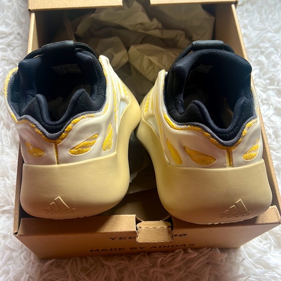 Yeezy 700 saflower - Picture 3 of 5
